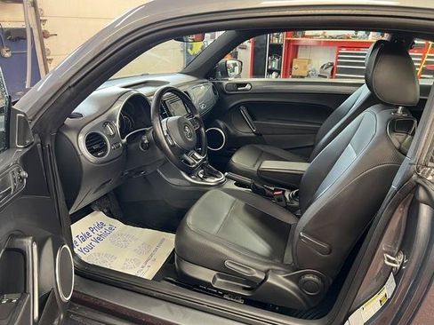 Used 2018 Volkswagen Beetle 2.0T SE FWD image 6