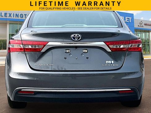 Used 2017 Toyota Avalon Limited w/ All Weather Liner Package FWD image 4