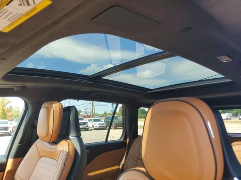 Certified 2023 Lincoln Aviator Black Label w/ Dynamic Handling Package AWD/4WD image 11