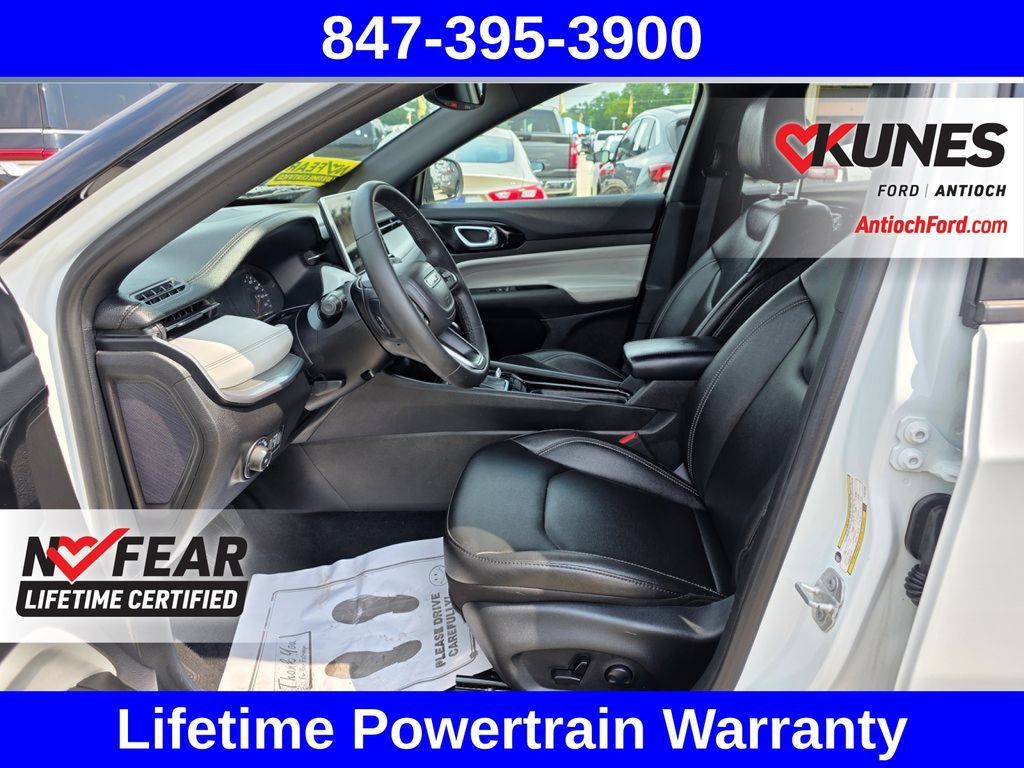 Used 2025 Jeep Compass Limited AWD/4WD image 23