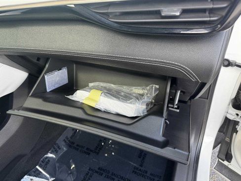 Used 2024 Buick Envision Avenir image 53