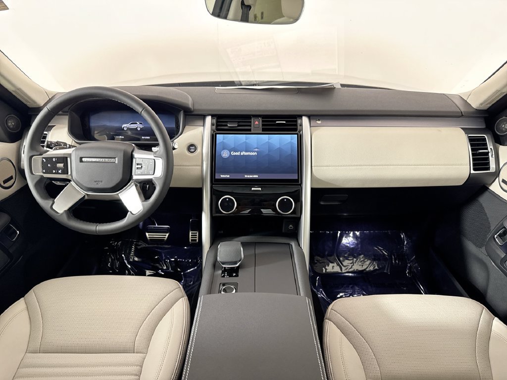 Used 2025 Land Rover Discovery Dynamic SE AWD/4WD image 19