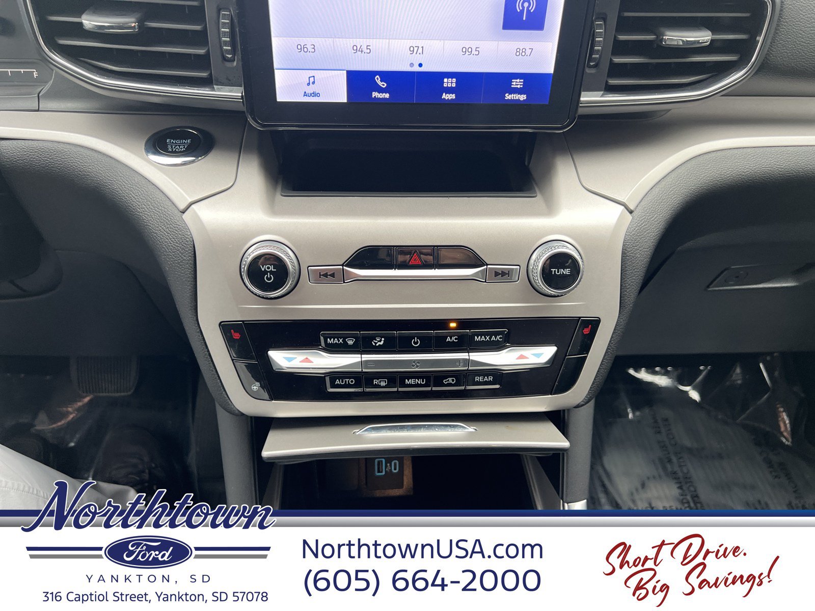 Used 2024 Ford Explorer XLT w/ Equipment Group 202A AWD/4WD image 19