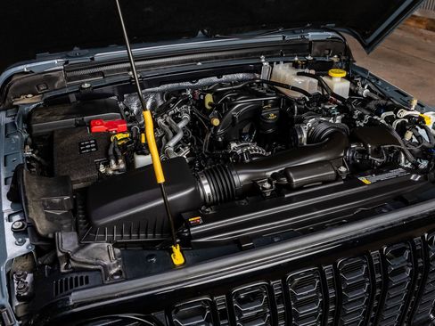 Used 2025 Jeep Gladiator Willys image 40