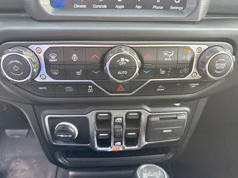 Used 2022 Jeep Wrangler Unlimited Sahara w/ Cold Weather Group AWD/4WD image 23