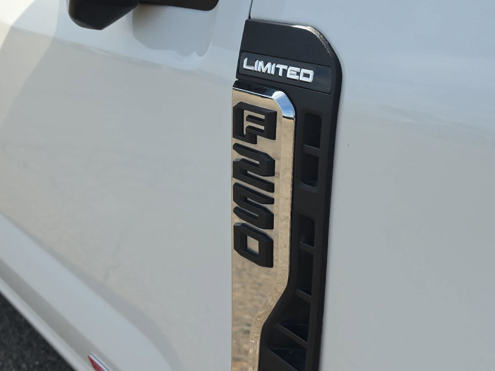 Used 2023 Ford F250 Limited w/ FX4 Off-Road Package AWD/4WD image 8