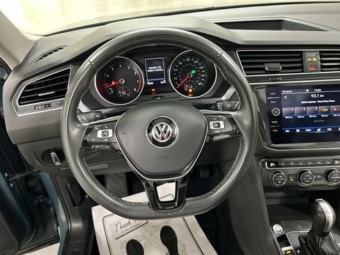 Used 2021 Volkswagen Tiguan SE w/ Panoramic Sunroof Package AWD/4WD image 4