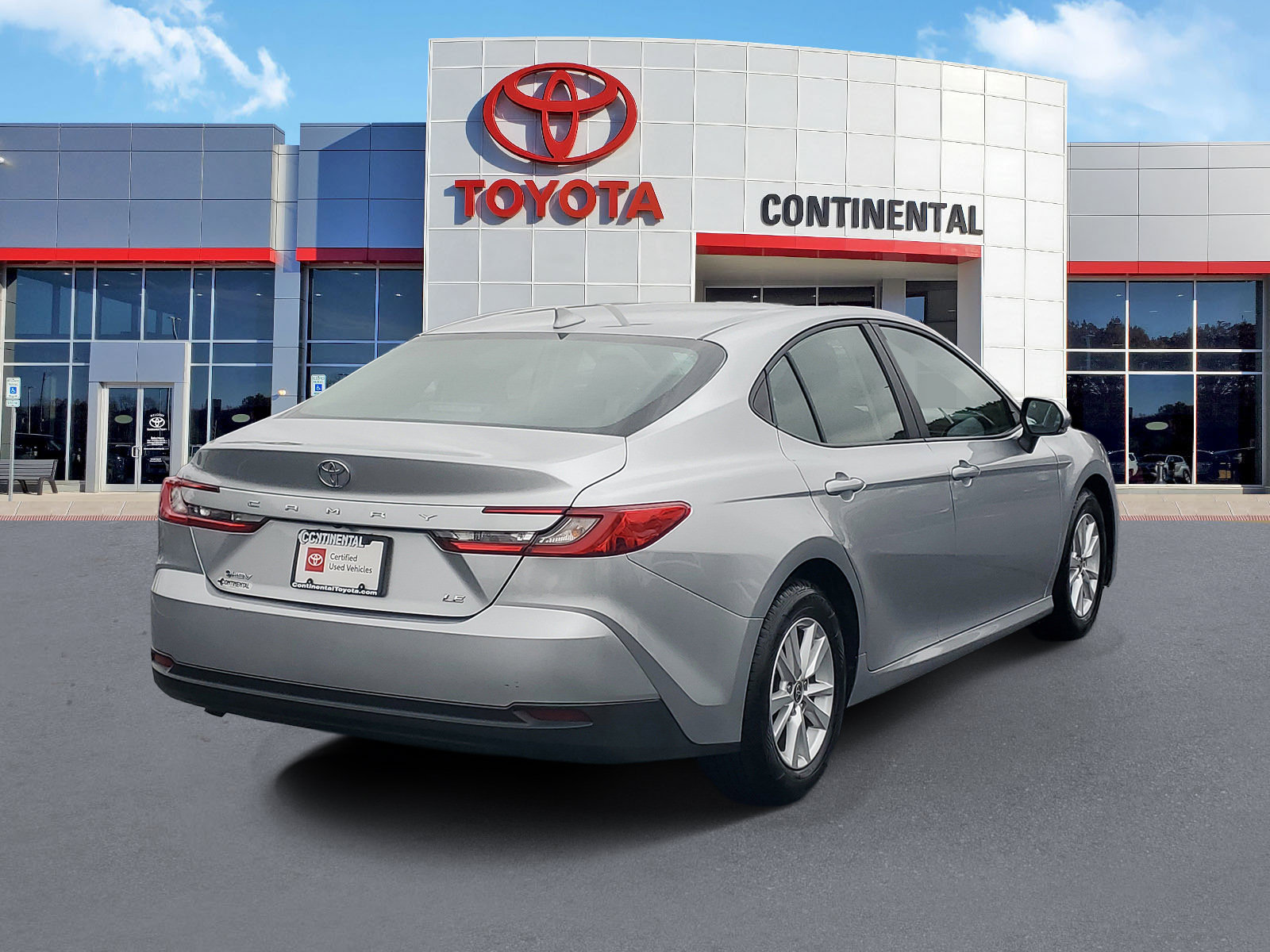 Certified 2025 Toyota Camry LE FWD image 5