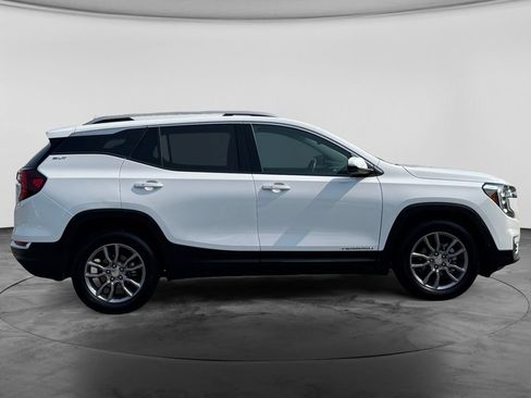 Used 2024 GMC Terrain SLT FWD image 9