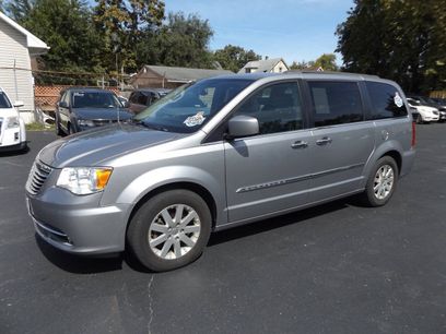 Used 2016 Chrysler Town & Country Touring w/ Driver Convenience Group
