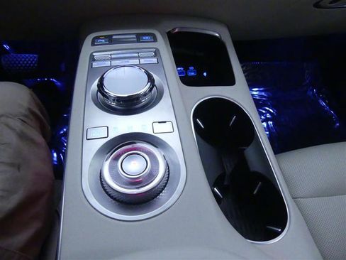 Used 2023 Genesis GV70 2.5T w/ Advanced Package image 21