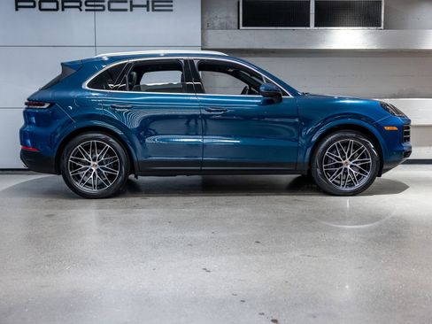 Certified 2025 Porsche Cayenne AWD/4WD image 9