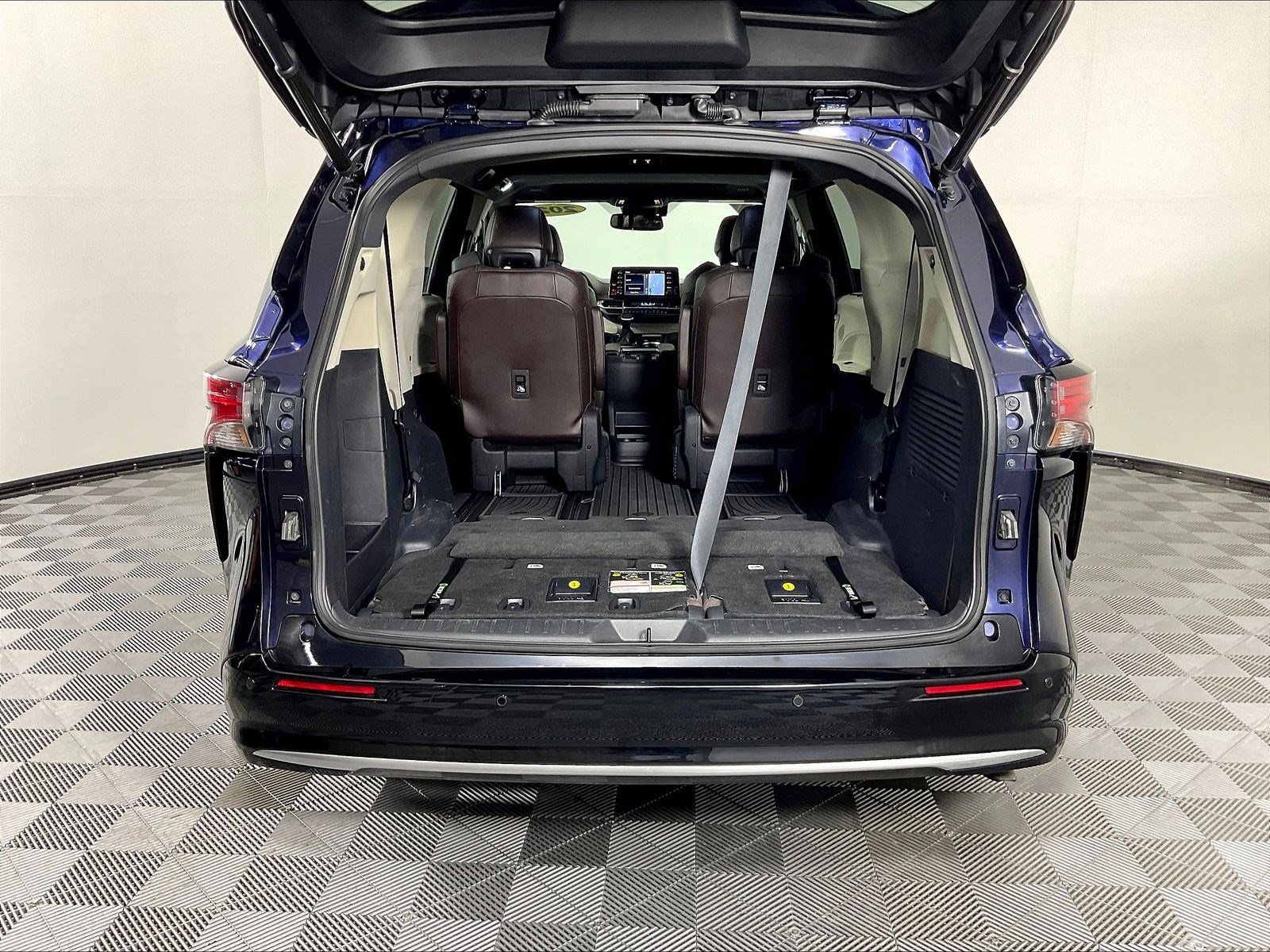 Used 2021 Toyota Sienna Platinum AWD/4WD image 38