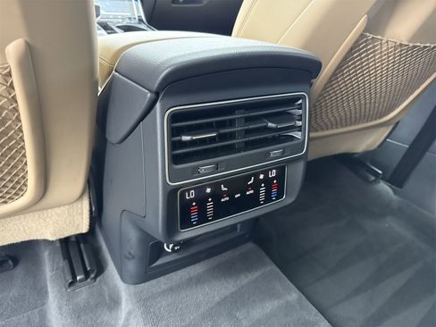 Used 2019 Audi Q8 Premium Plus image 31