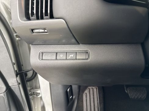 New 2025 Nissan Pathfinder SL image 13