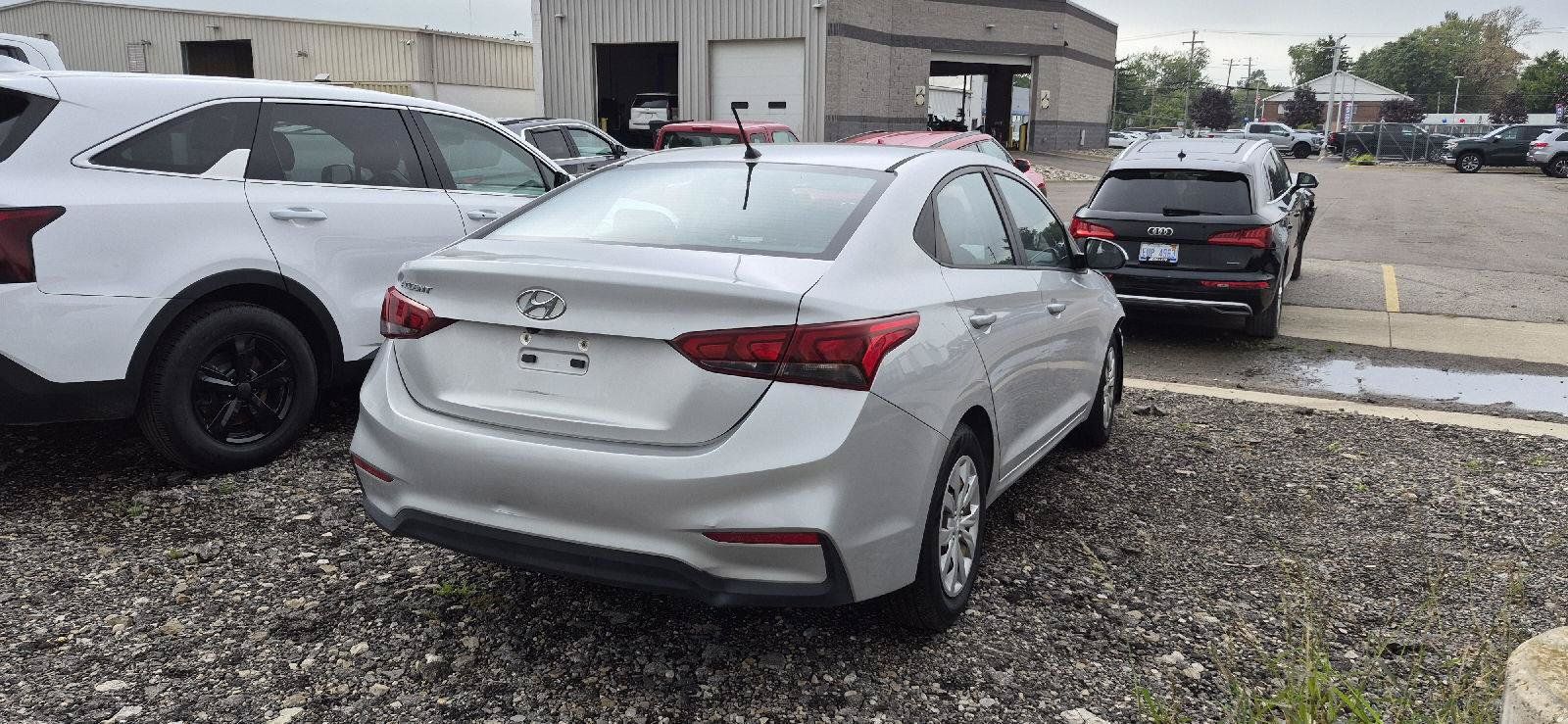 Used 2020 Hyundai Accent SE FWD image 2