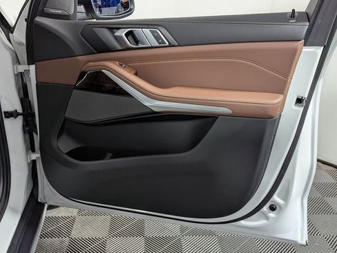 Used 2025 BMW X5 xDrive40i w/ Climate Comfort Package image 28