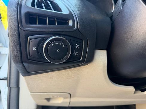Used 2012 Ford Focus SEL FWD image 18