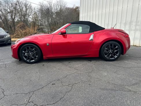 Used 2019 Nissan 370Z Touring image 9