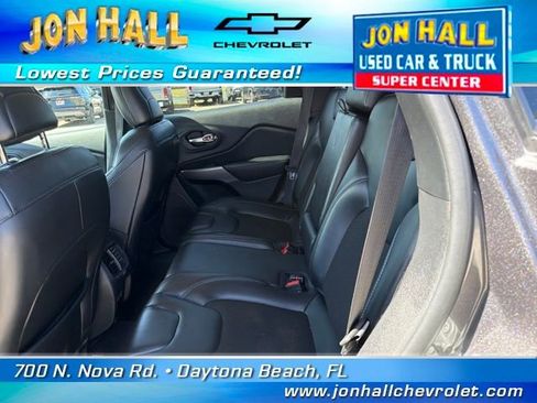 Used 2021 Jeep Cherokee Latitude Plus image 17