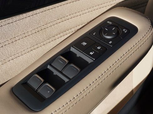 Used 2021 Lexus LS 500 image 25