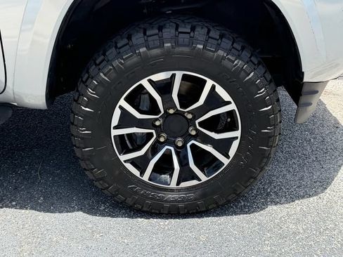 Used 2023 Toyota Tacoma TRD Sport w/ Technology Package AWD/4WD image 9
