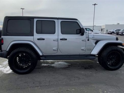 Used 2020 Jeep Wrangler Unlimited Sahara image 9