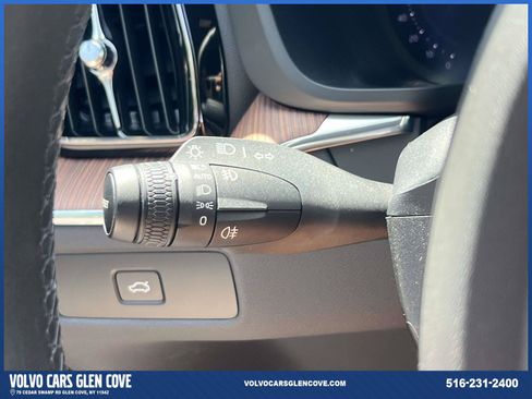 Used 2024 Volvo XC60 B5 Plus AWD/4WD image 22