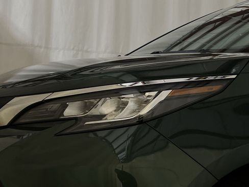 Used 2021 Toyota Sienna XLE FWD image 13