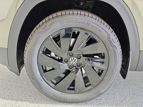 New 2026 Volkswagen Atlas SE FWD image 12