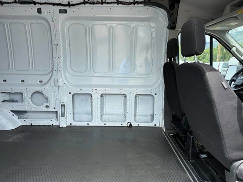 Used 2020 Ford Transit 250 Medium Roof AWD image 24