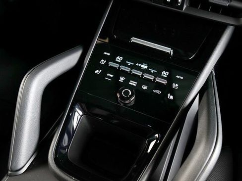 Certified 2026 Porsche Cayenne AWD/4WD image 18