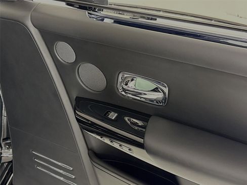 Used 2019 Rolls-Royce Phantom Sedan image 38