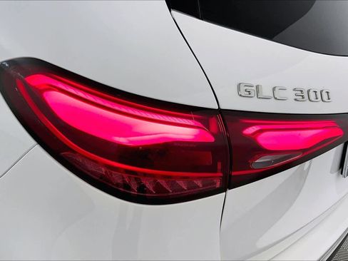 Used 2025 Mercedes-Benz GLC 300 image 27