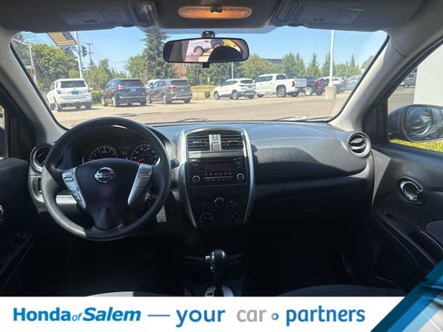 Used 2016 Nissan Versa SV w/ SV Appearance Package FWD image 4