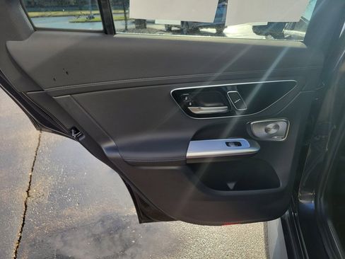 Used 2025 Mercedes-Benz GLC 300 4MATIC image 21