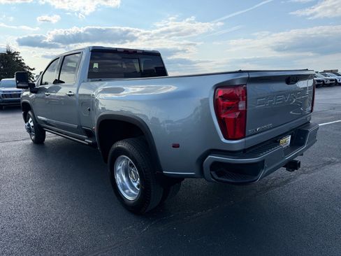 Used 2025 Chevrolet Silverado 3500 High Country w/ High Country Premium Package AWD/4WD image 3