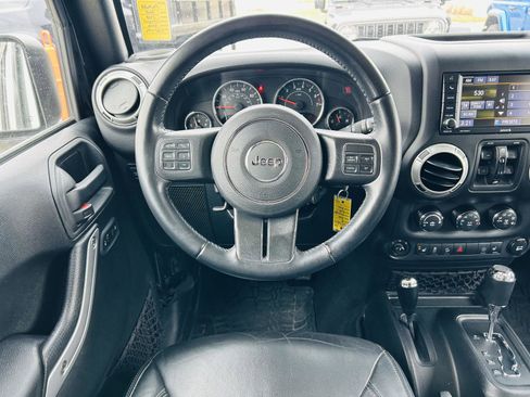 Used 2018 Jeep Wrangler Unlimited Rubicon w/ Cold Weather Group image 9