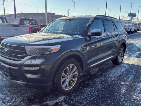 Used 2023 Ford Explorer XLT w/ Equipment Group 202A image 6