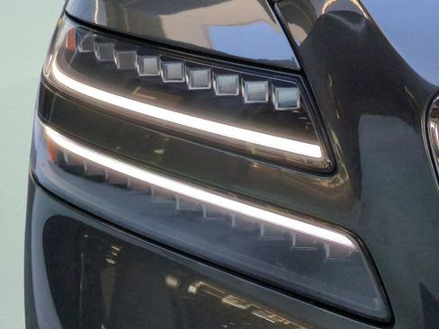 Certified 2025 Genesis GV80 2.5T Prestige AWD/4WD image 8