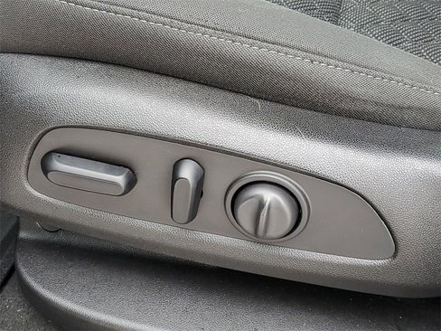 Used 2020 Chevrolet Blazer LT image 6