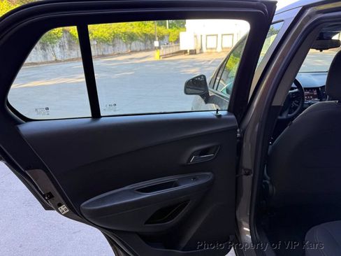 Used 2022 Chevrolet Trax LS AWD/4WD image 15