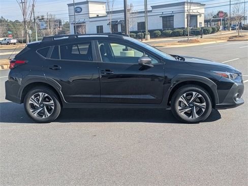 Used 2024 Subaru Crosstrek 2.0i Premium image 3