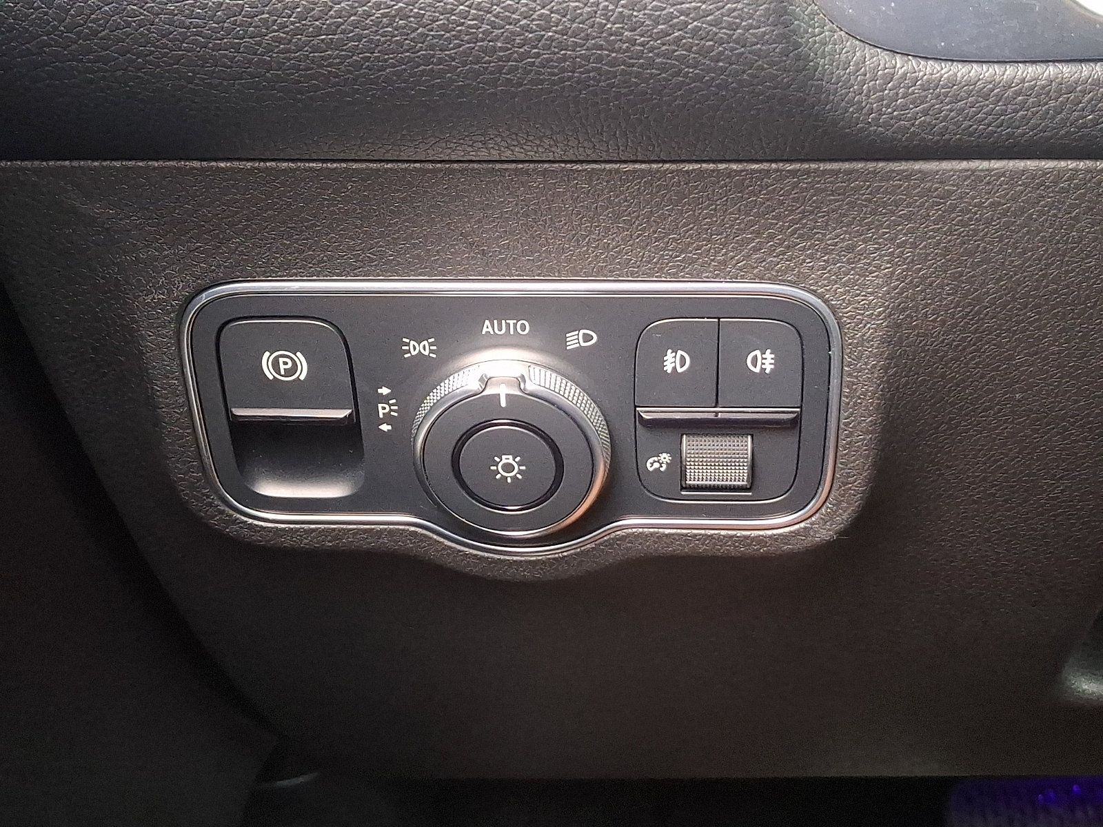 Used 2021 Mercedes-Benz GLB 250 4MATIC image 24