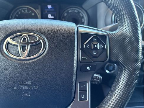 Used 2022 Toyota Tacoma TRD Sport w/ Technology Package RWD image 12
