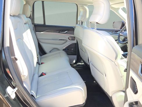 Used 2023 Jeep Grand Cherokee Overland w/ Adv Protech Group III image 9