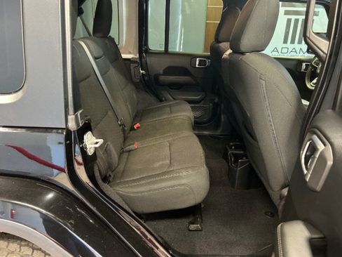 Used 2019 Jeep Wrangler Unlimited Sahara AWD/4WD image 16