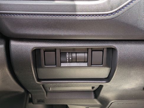 Used 2025 Subaru Forester Premium AWD/4WD image 24