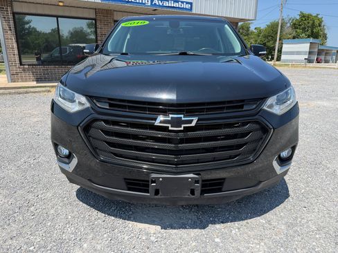 Used 2019 Chevrolet Traverse LT w/ LT Premium Package FWD image 2