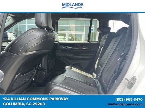Used 2023 Jeep Grand Cherokee Altitude RWD image 10